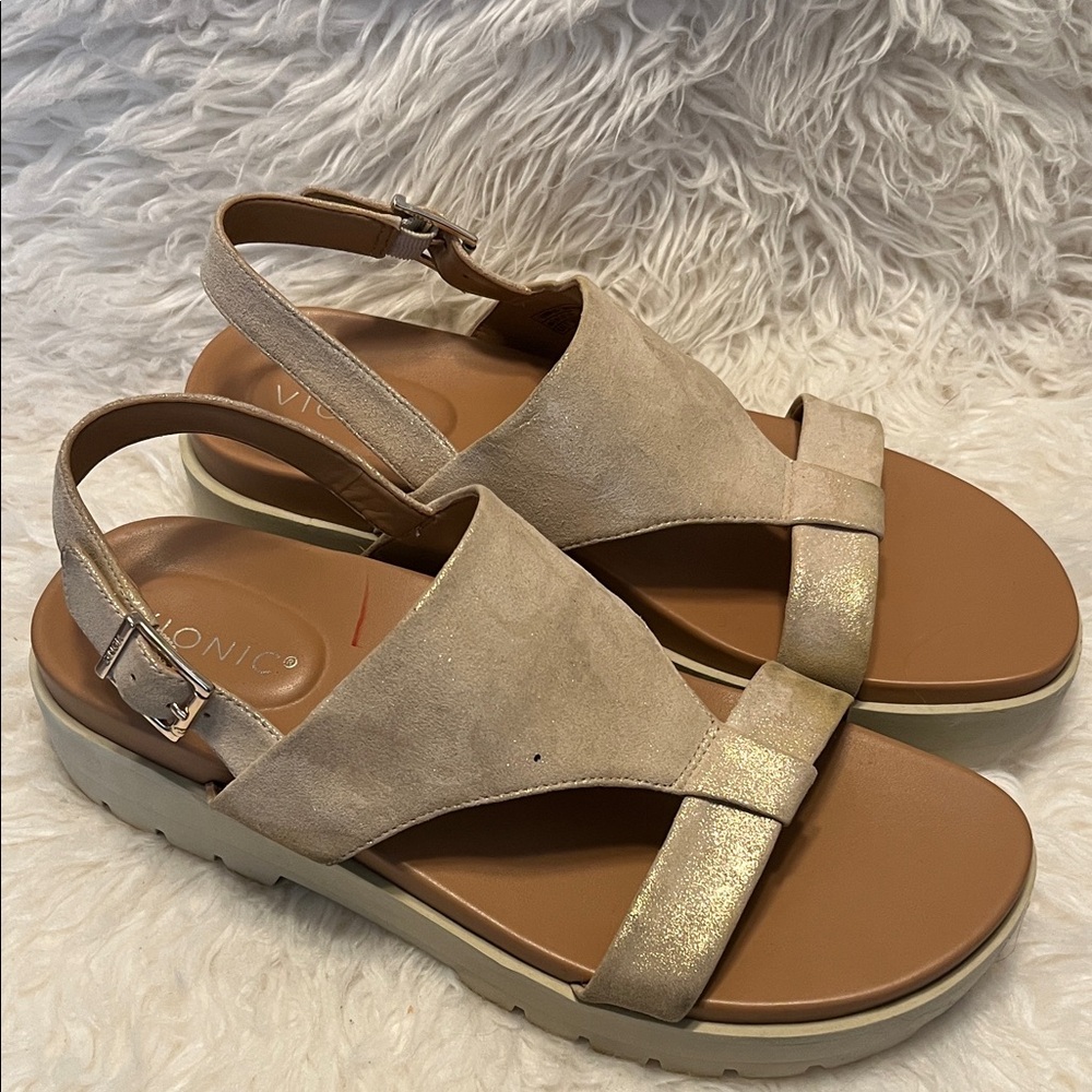 Vionic ALONDRA LUG Women's Cream and Gold Sandals